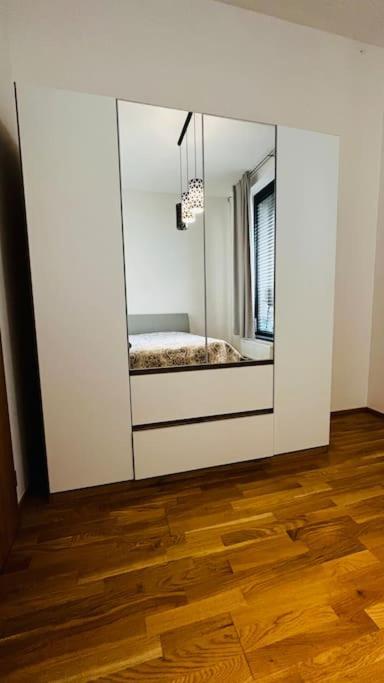Holesovice, Garden, Garage Appartement *